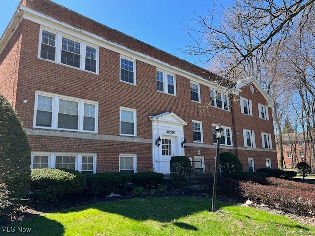Tastefully updated unit *granite kitchen* *neutral decor* *Assigned indoor parking* *Laundry facilities on premises* *quiet and smoke free* Just minutes away from The Cleveland Clinic, University Circle, Case, Shaker Lakes, Coventry, Fairmount, and Little Italy. Near public transportation *available June 1st* No pets