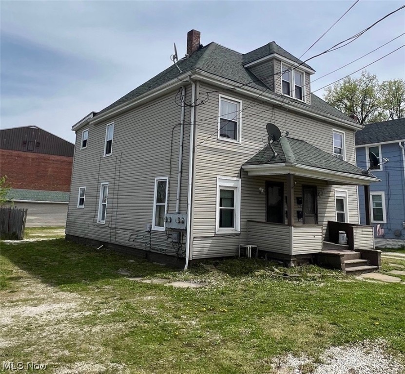 Great Investment opportunity! 4 Unit Building with Detached garage 22@40, used by owner or can be rented out. Newer Roof!