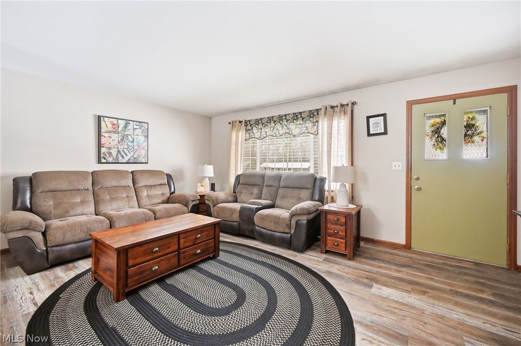 Photo of 2855 Vollmer Drive, Austintown, OH 44511 (MLS # 5193997)