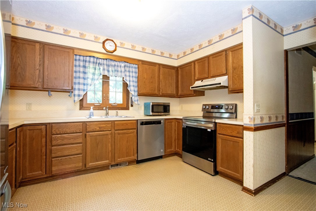 2553 Armstrong Drive, Wooster, Ohio image 2