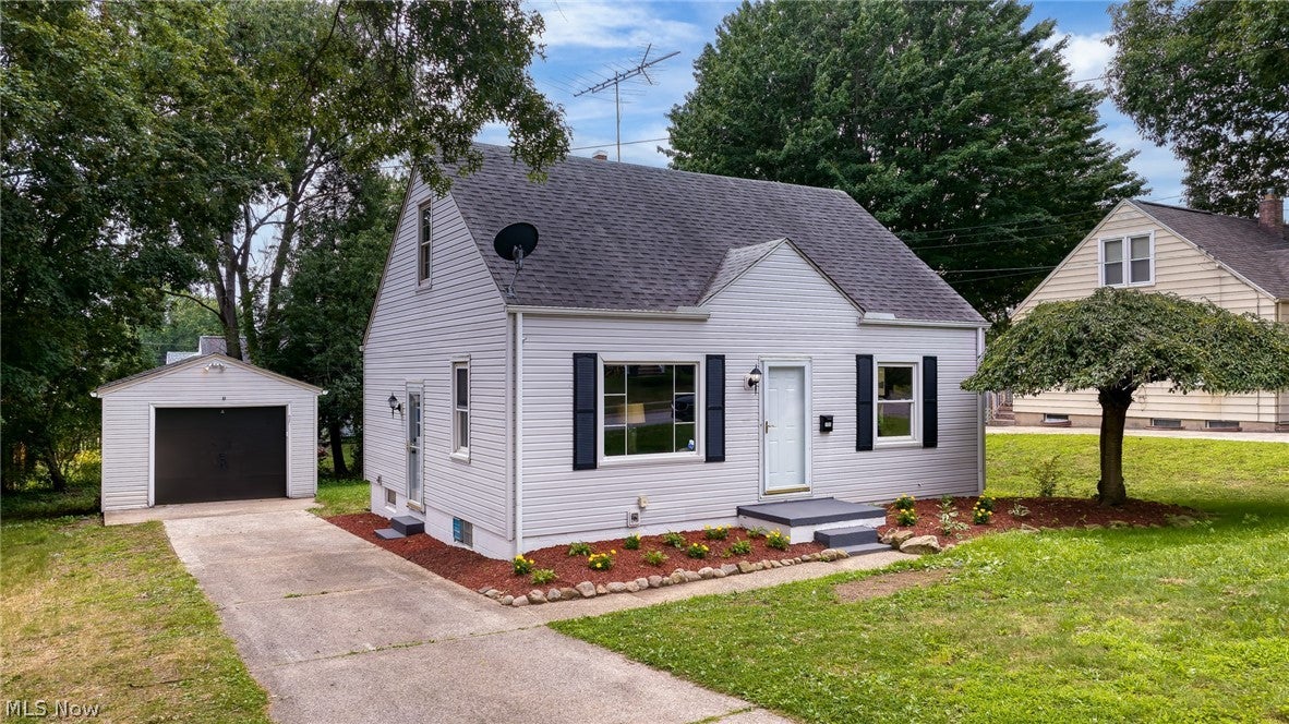 106 E Dresden Avenue