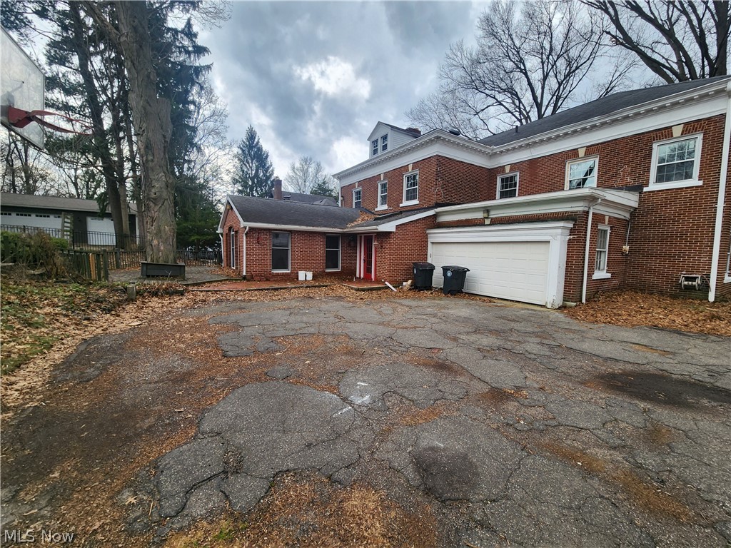 423 S Rose Boulevard