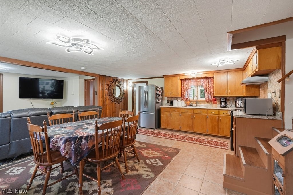 2072 Hilltop Drive