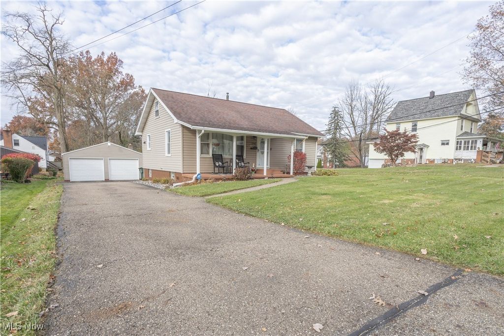 Photo of 2943 S Union Avenue, Alliance, OH 44601 (MLS # 5162909)