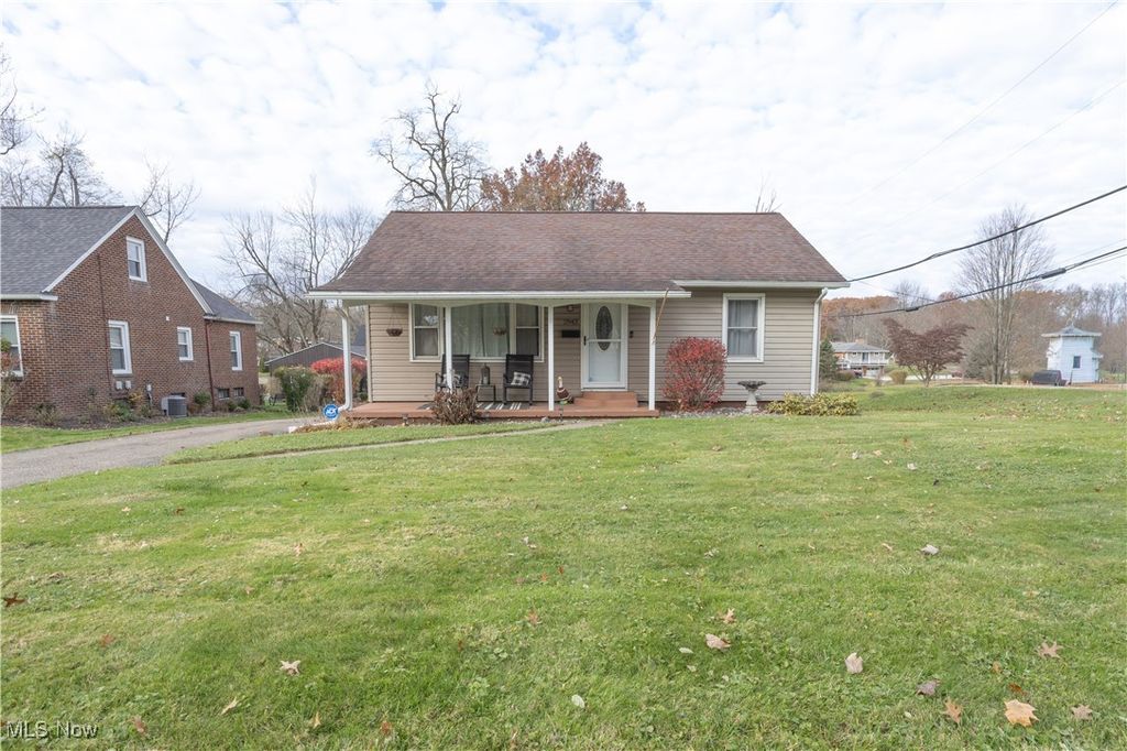 Photo of 2943 S Union Avenue, Alliance, OH 44601 (MLS # 5162909)