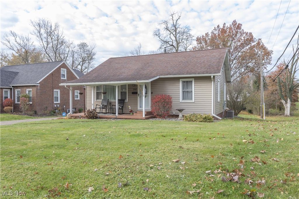 Photo of 2943 S Union Avenue, Alliance, OH 44601 (MLS # 5162909)
