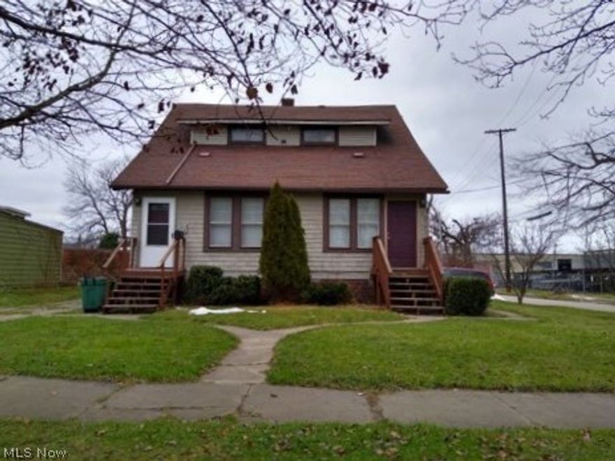 Attention Investors!!! Well maintained multi-family with spacious 1st floor unit having 3 bedrooms...dining room and living room...natural woodwork in tact...was rented to a family member that moved out not long ago! Great opportunity to live in one unit and have your rent from second unit pay your payment! Close to shopping, Banks and Restaurants...
Check it out!

Close to shopping, Banks and Restaurants...
Check it out!