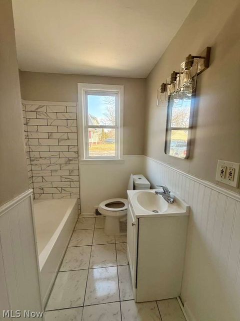 Tiny photo for 2027 Warrensville Center Road #3, South Euclid, OH 44121 (MLS # 5191041)