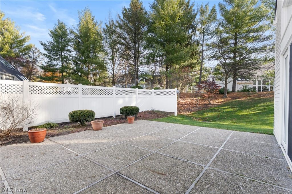 Photo of 985 Goldenrod Trail, Aurora, OH 44202 (MLS # 5197888)