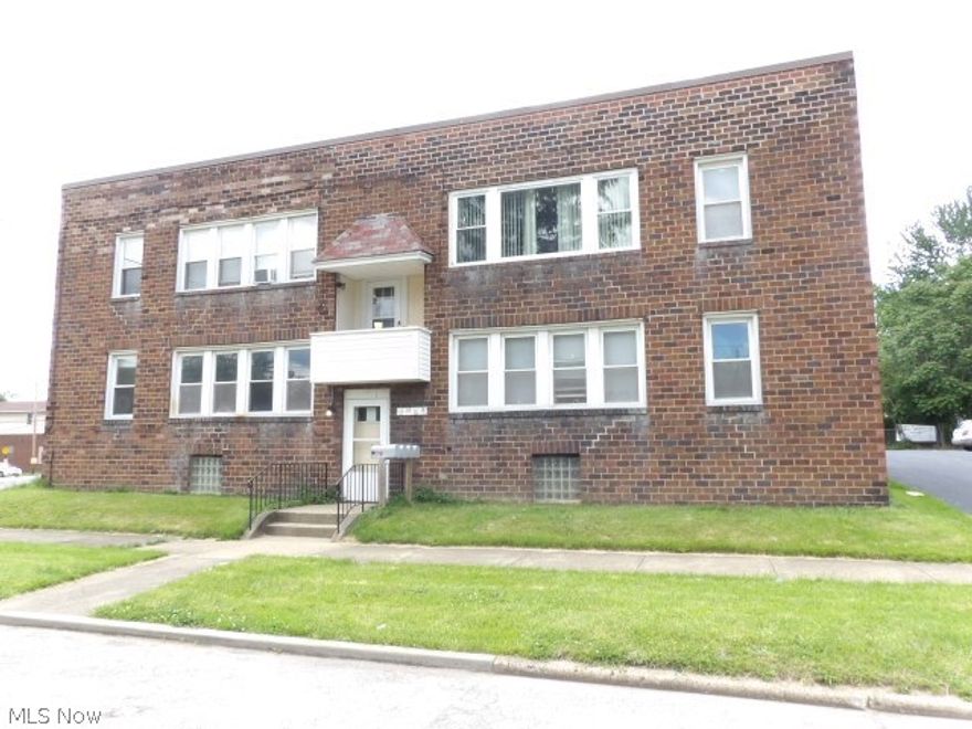 This 2 Bedroom/1 Bath 2nd Floor Apartment is located in Youngstown.  Youngstown City School District.  Living room and kitchen with dine-in area.  Monthly rent is $400.00 with water included.  Full deposit and first months rent required.  No smoking or pets permitted.