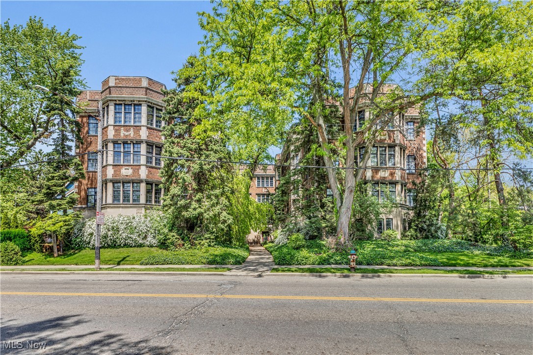 2515 Overlook Road #11, Cleveland Heights, Ohio image 2