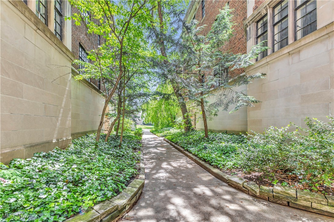 2515 Overlook Road #11, Cleveland Heights, Ohio image 4