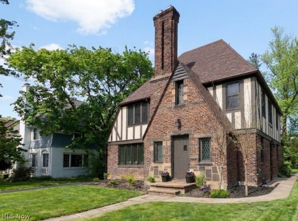 Photo of 3145 Huntington Road, Shaker Heights, OH 44120 (MLS # 5206211)