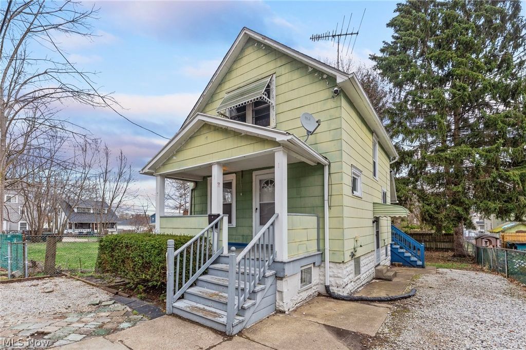 Photo of 1887 Ritzman Court, Akron, OH 44314 (MLS # 5192980)