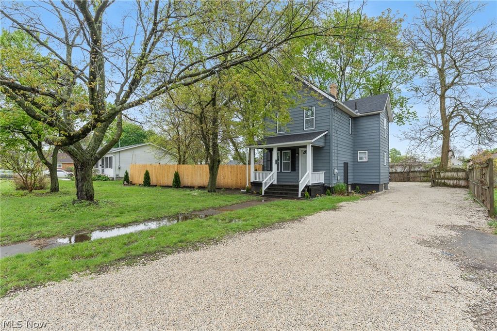 Photo of 2014 25th Street NE, Canton, OH 44705 (MLS # 5205951)