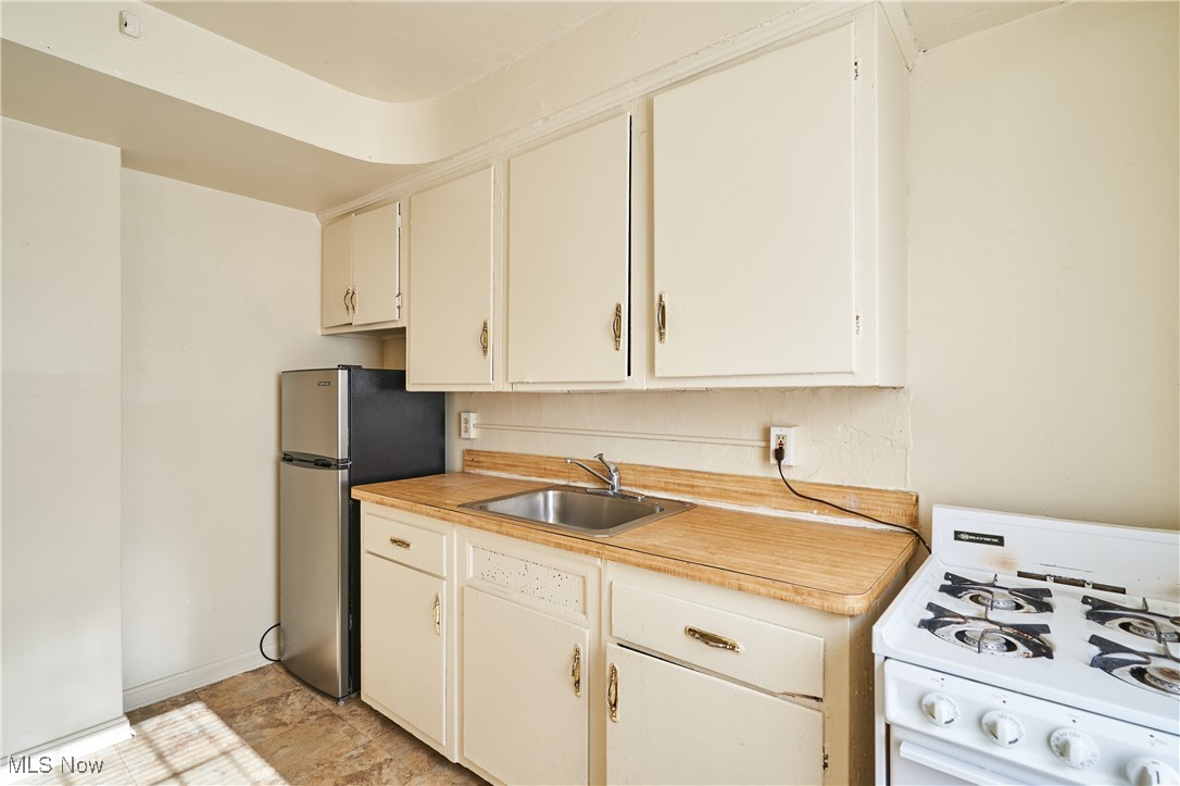 East Cleveland, Ohio 44118, United States, ,Commercial,Contingent,32522