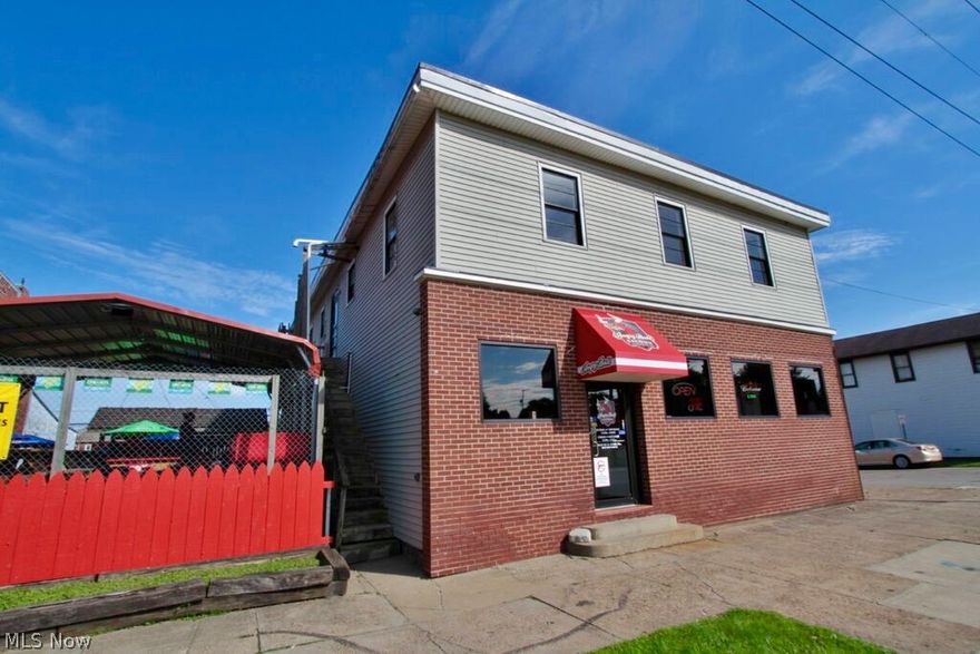 Upstairs 1 bedroom, 1 bath studio apartment located on Linden Ave. the kitchen includes a stove and refrigerator.
Tenant(s) to pay for electric and cable. No pets permitted.

Security deposit (equal to first months rent) and first months rent due prior to occupancy.