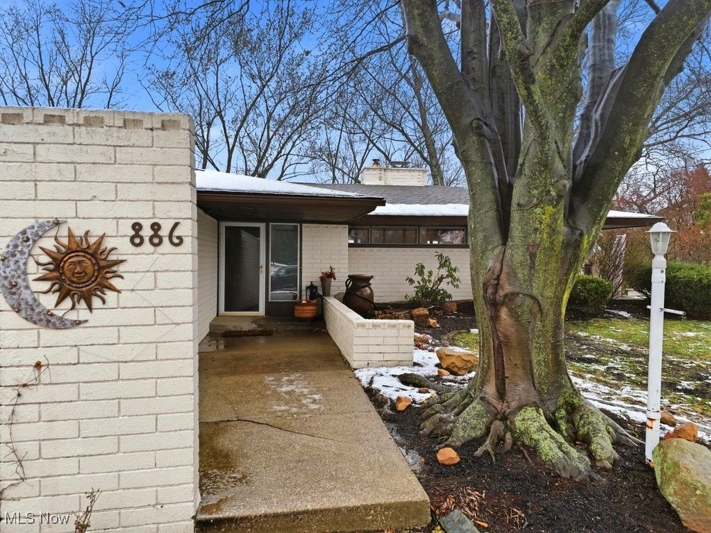 Photo of 886 Walter Court, Tallmadge, OH 44278 (MLS # 5176204)