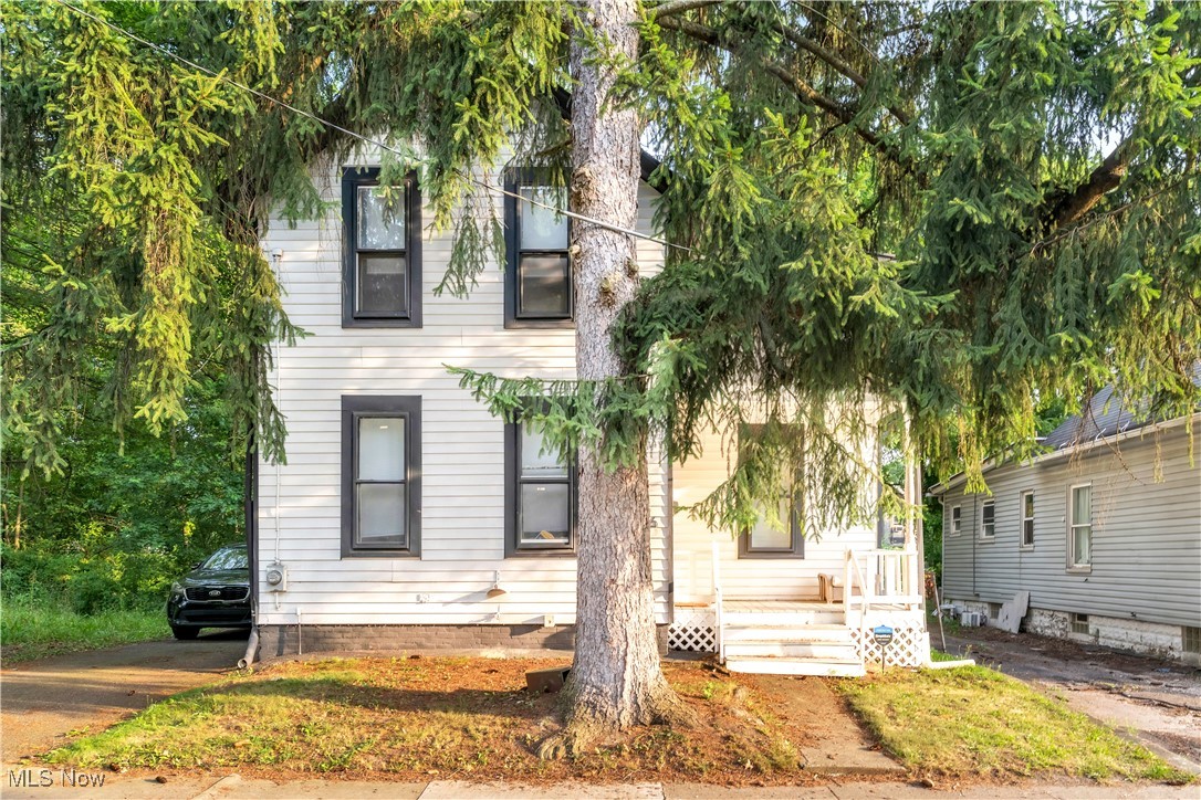 Investment opportunity! This stunning 4-bedroom, 2.5-bath home has been fully renovated in 2023 and is ready for its next owner. Featuring newer flooring, an updated kitchen with modern appliances, and a dedicated laundry area with new washer and dryer, every detail has been thoughtfully updated for comfort and style. Fresh interior paint highlights the home’s natural charm, with refinished woodwork adding warmth and character. Spacious, functional, and move-in ready, this home is perfect for families, college housing or a long term rental!
Just minutes away from great local attractions such as Lock 3, Canal Park, Diamond Deli, Luigi’s, Dirty River Bicycle works, the Erie Canal towpath and a handful of local breweries!