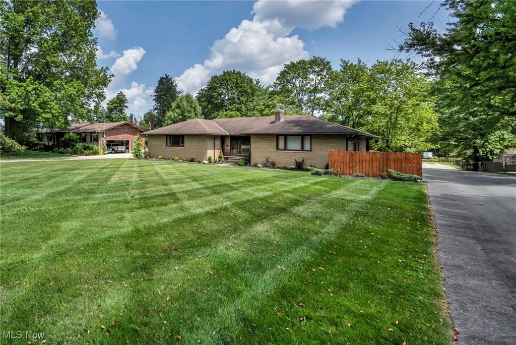 Photo of 16577 State Road, North Royalton, OH 44133 (MLS # 5184669)