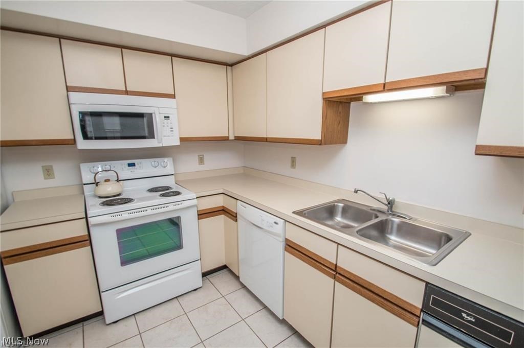 Crossing Residl Condos Ltd - Residential Lease