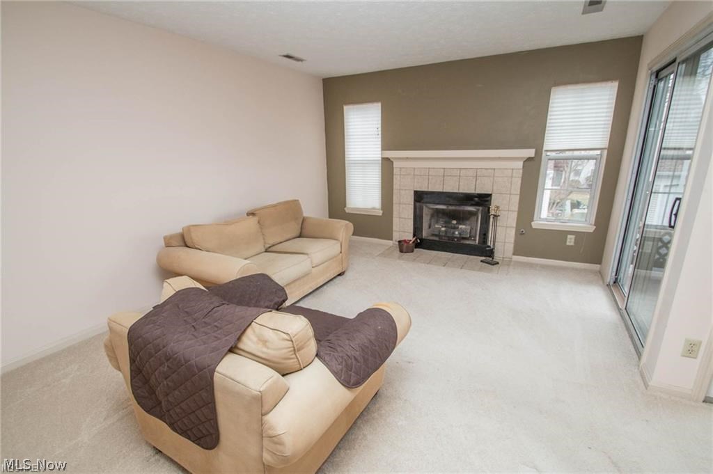 Crossing Residl Condos Ltd - Residential Lease