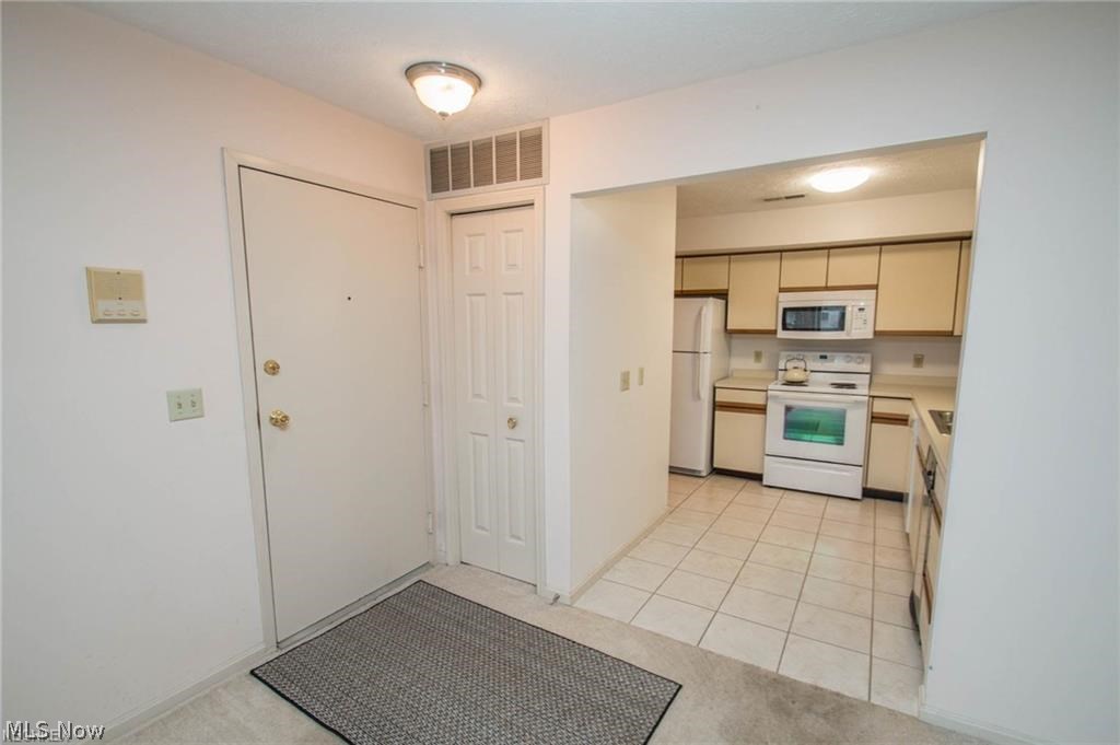 Crossing Residl Condos Ltd - Residential Lease