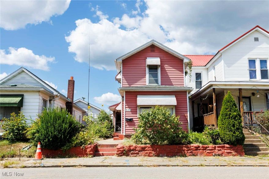 This property needs some repairs but it has a shingle roof that's just a few years old, vinyl siding,
awnings over the windows, landscaping, a one car garage attached to the beasement, a kitchen, a living
room, a bathroom, and 2 bedrooms and is located next to McClusky Park.
Bring your ideas, make some repairs, and own an affordable rental propoerty!