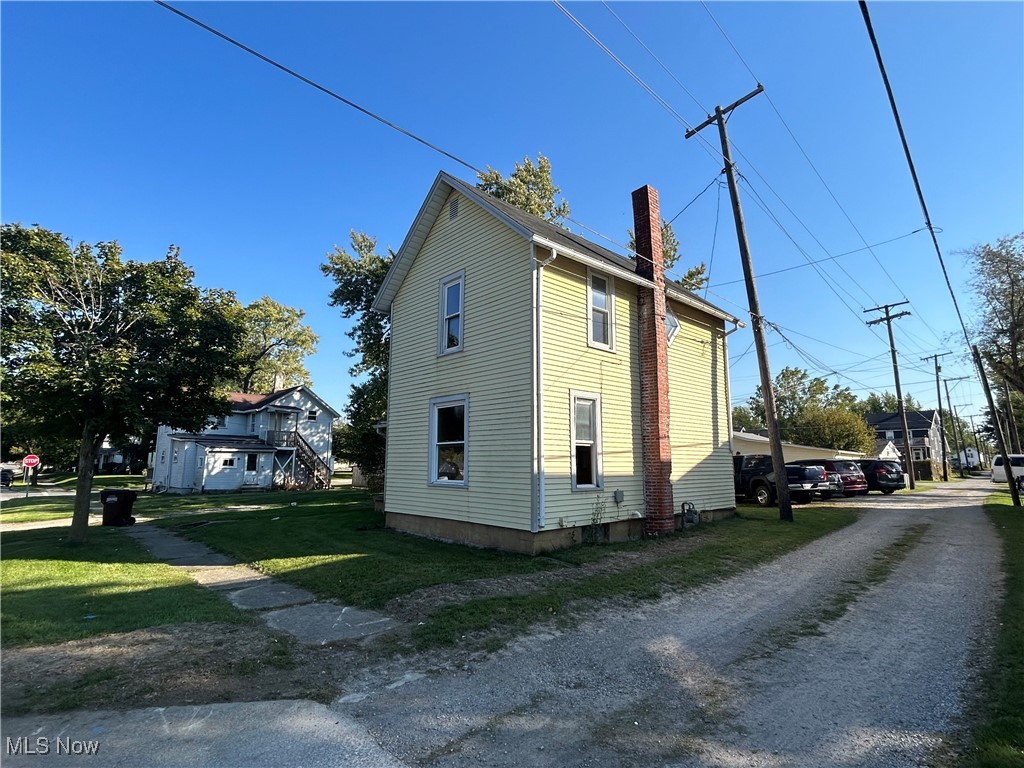 511 W Maple Street, Willard, Ohio image 2