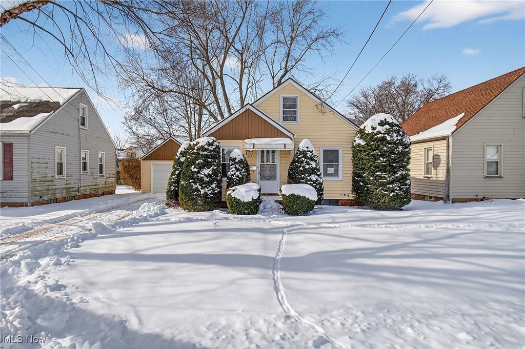 Photo of 1207 Linwood Avenue SW, Canton, OH 44710 (MLS # 5184642)