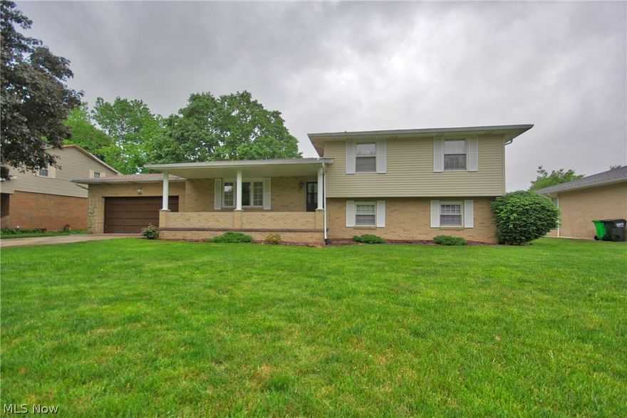 One owner, wonderfully maintained 4 BR / 3 full bath split level in Perry SD - Spacious rooms, most mechanical systems and roof updated more recently - 
Just bring your decorating ideas and you are ready to move in!