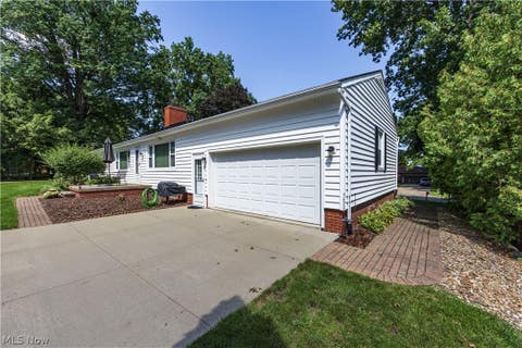 Tiny photo for 690 N Azalea Boulevard, Barberton, OH 44203 (MLS # 5238335)