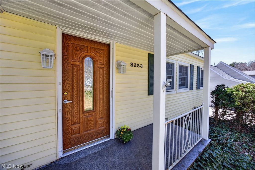 Photo of 8253 Summit Drive, Chagrin Falls, OH 44023 (MLS # 5199403)