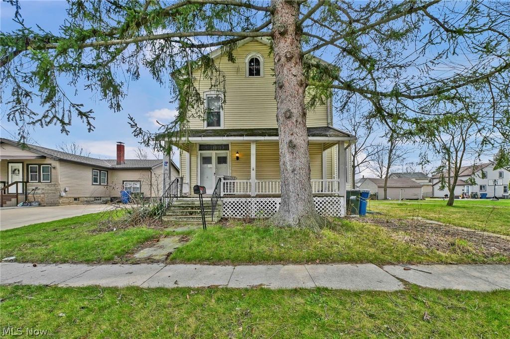 Photo of 112 Adams Street, Wellington, OH 44090 (MLS # 5197399)
