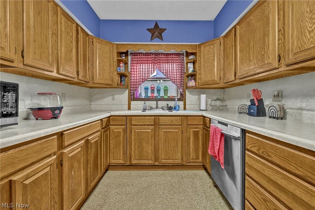 Photo of 112 Adams Street, Wellington, OH 44090 (MLS # 5197399)