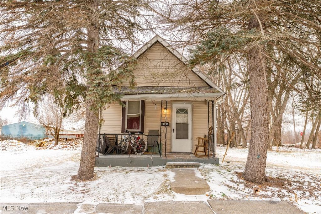 Photo of 1425 5th Street NE, Canton, OH 44704 (MLS # 5182078)