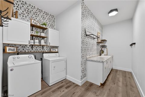 Tiny photo for 2252 Applegrove Street NE, Canton, OH 44721 (MLS # 5191087)