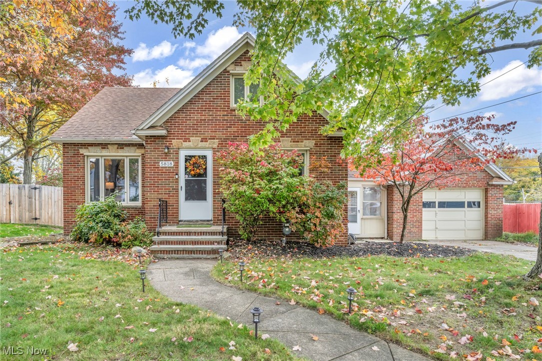 5818 Chestnut Hills Drive, Parma, Ohio image 1