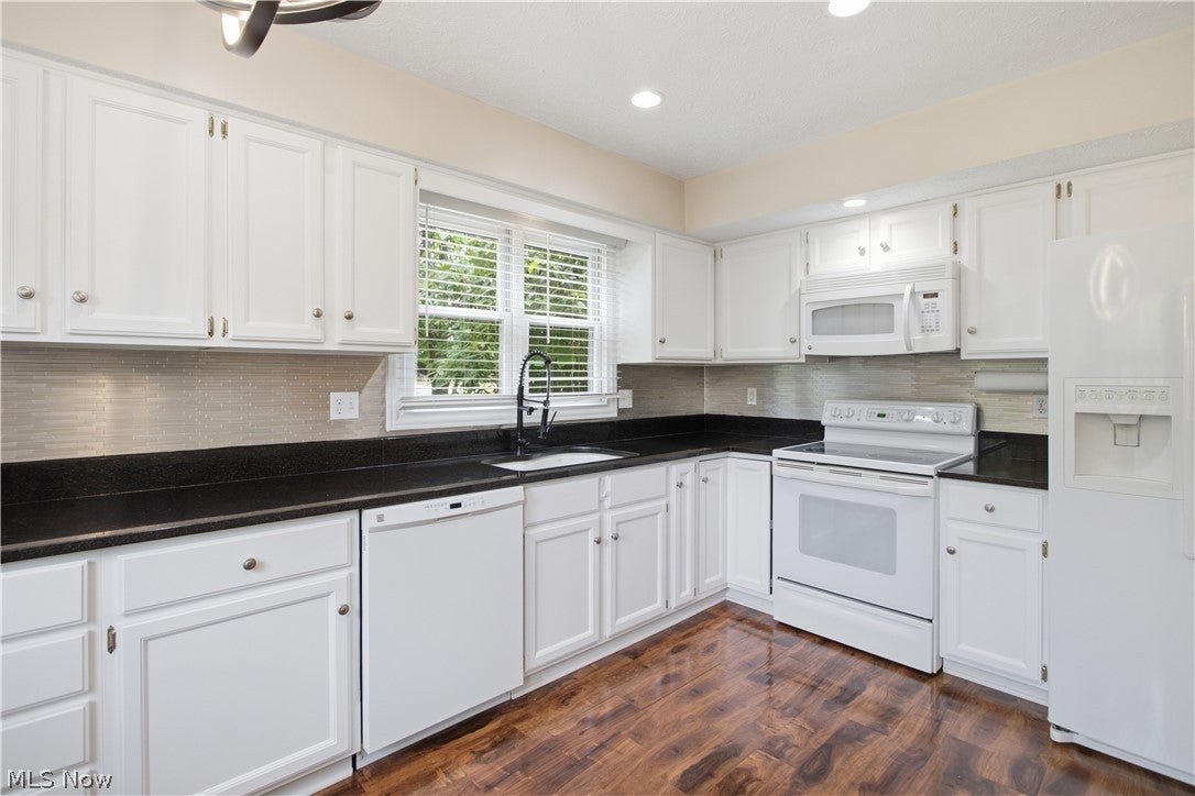 700 Hampton Circle 8