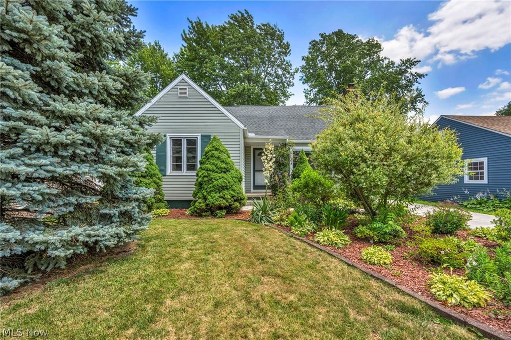 Photo of 375 Olive Street, Elyria, OH 44035 (MLS # 5223794)