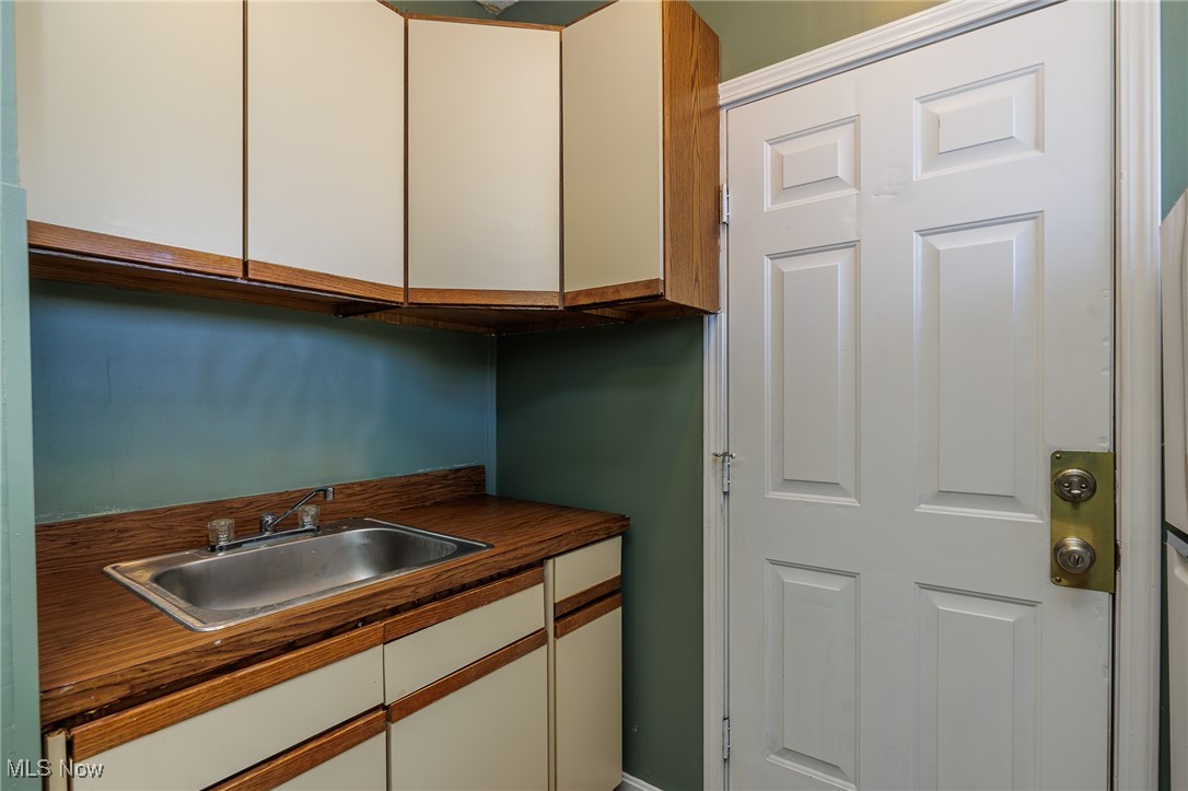 Eleanor H Seymours Resub - Residential Lease