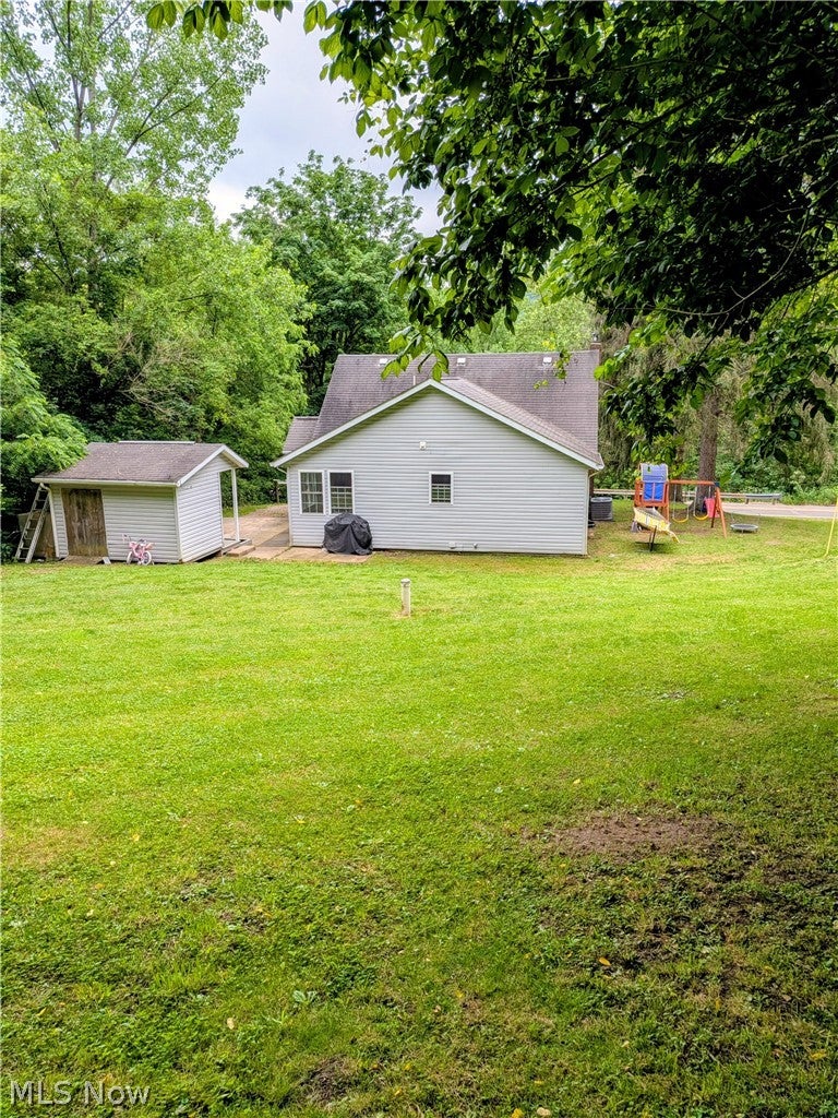 5913 Upper Twin Road