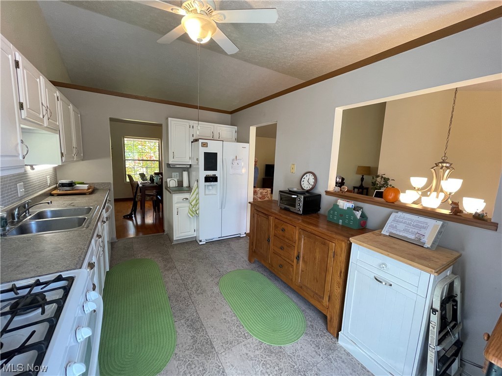 Country Scene Condo - Residential