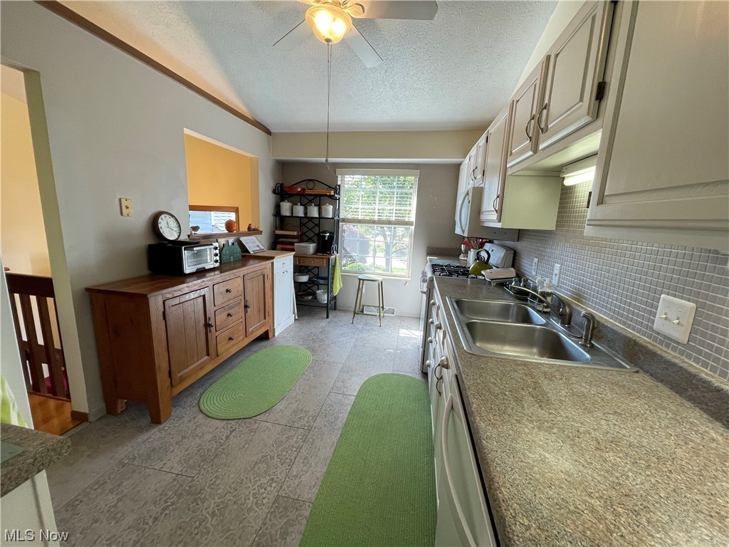 Country Scene Condo - Residential