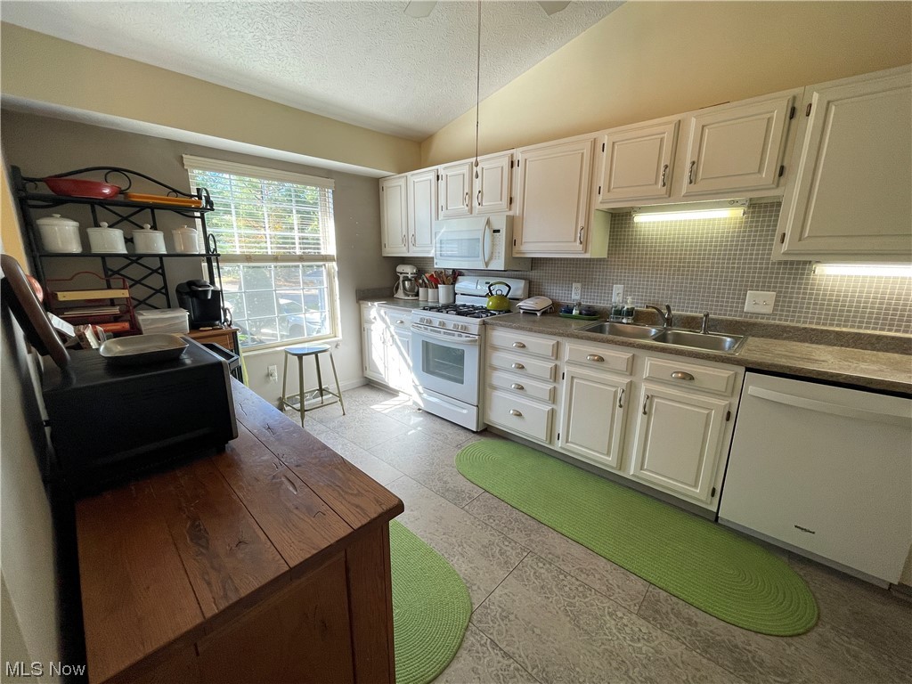 Country Scene Condo - Residential