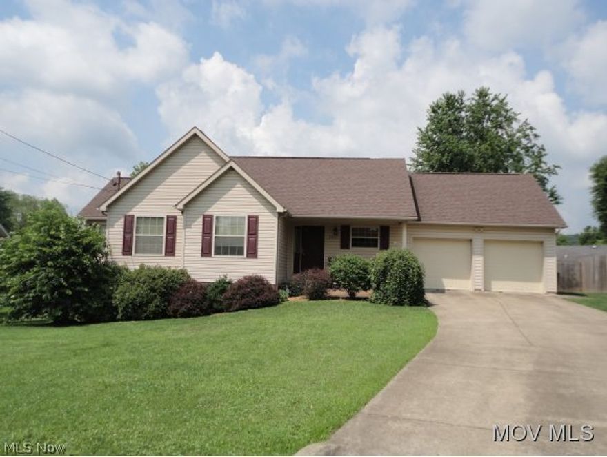 ;SQFT=Fin Above:1387, Fin Total:1387, Unfin Above:1387;GAR= 2 Car Att, Heated, Opener(s)