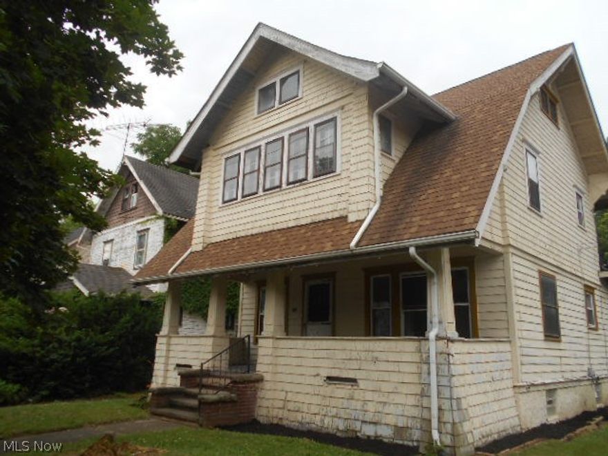 Nice 3 bedroom, 1 bath colonial on quiet park like setting.  This home is centrally located and close to all amenities.  This property features large rooms, nice floorplan, big basement, finished attic and nice quaint yard.  Call today for your showing.  This is a Fannie Mae Homepath property.