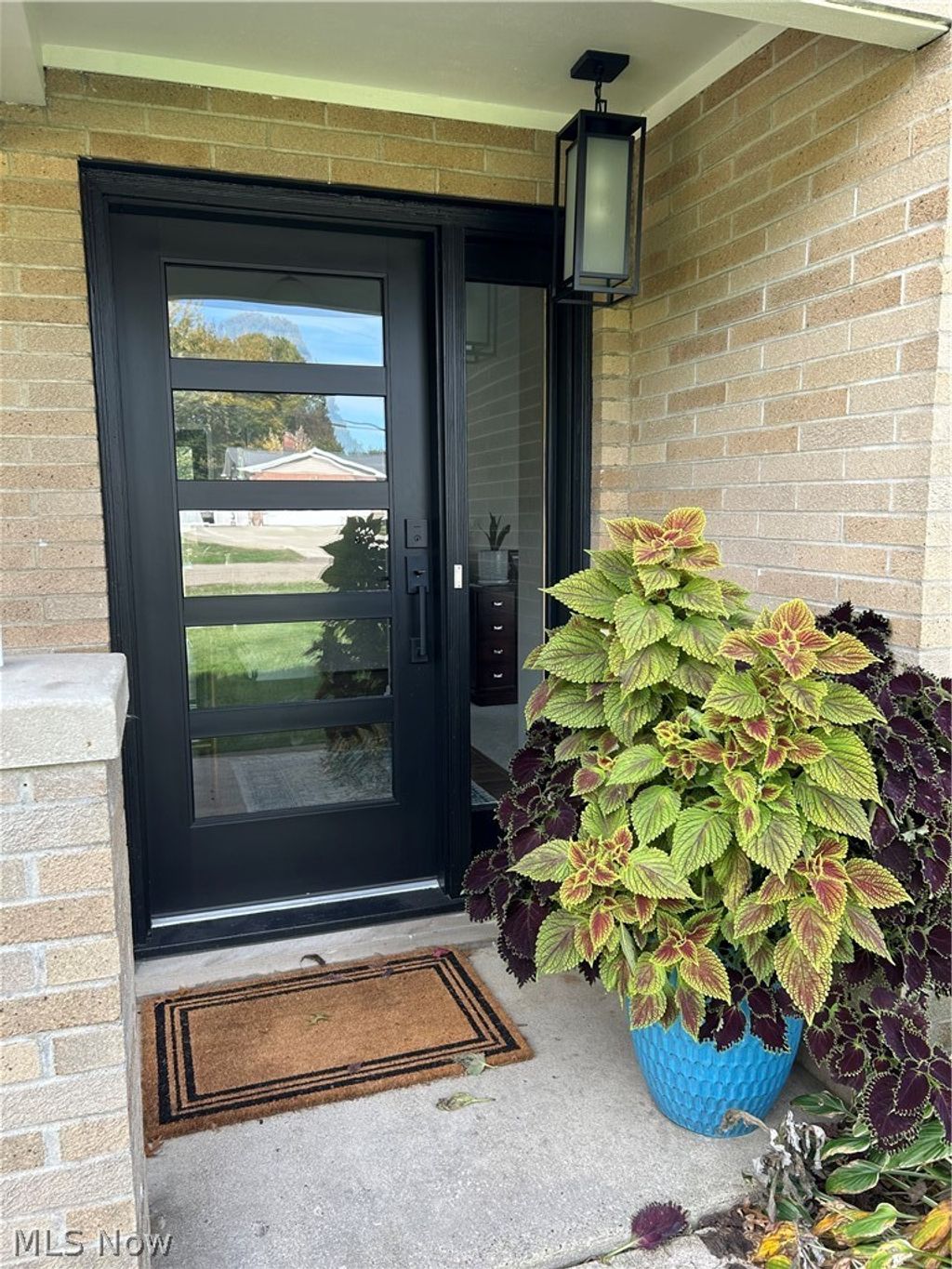 Photo of 5650 Comanche Street NW, North Canton, OH 44720 (MLS # 5187244)