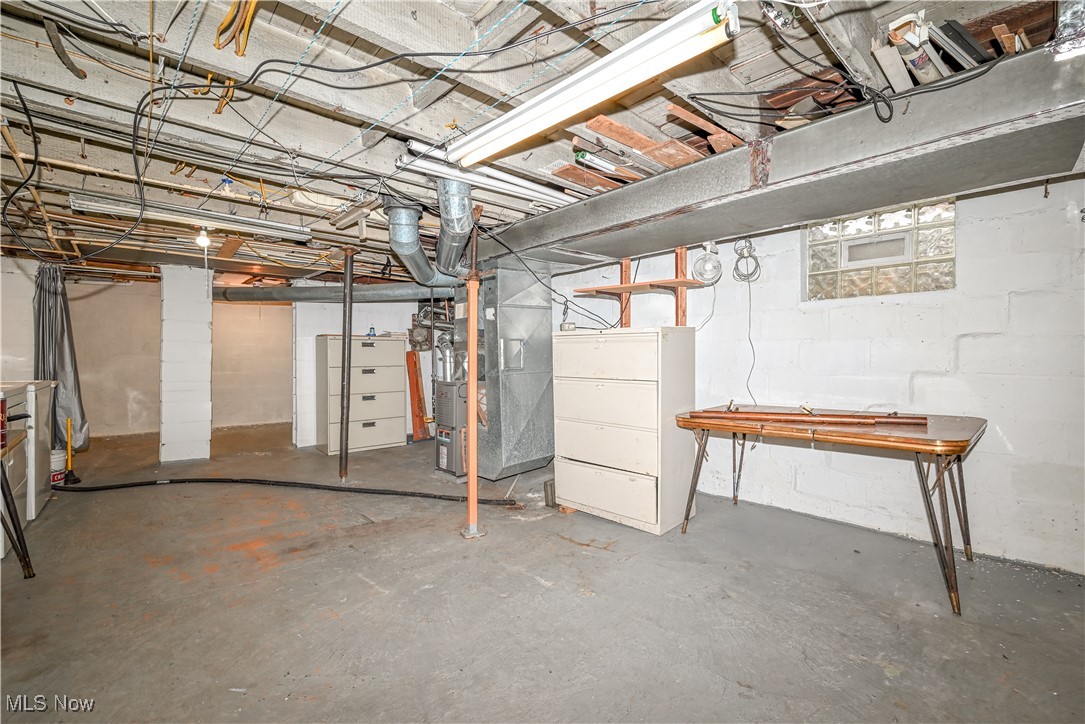 Akron, Ohio 44314, United States, 2 Bedrooms Bedrooms, ,1 BathroomBathrooms,Residential,Pending,10524