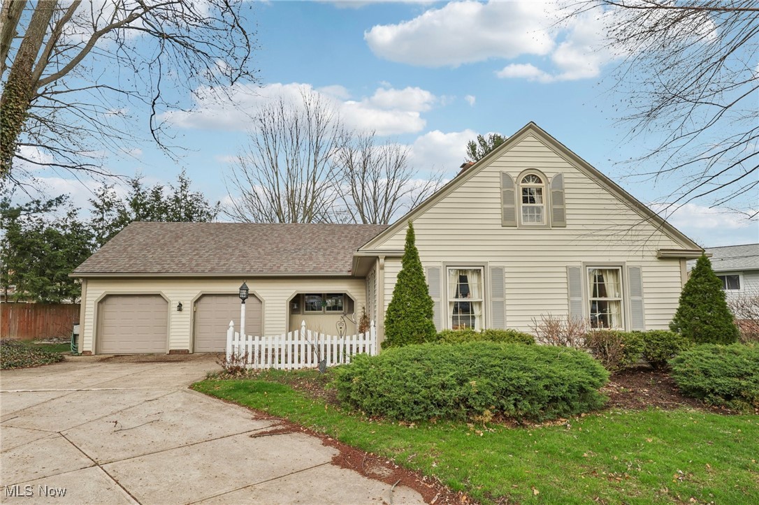 7478 Carole Drive, Mentor, Ohio image 2